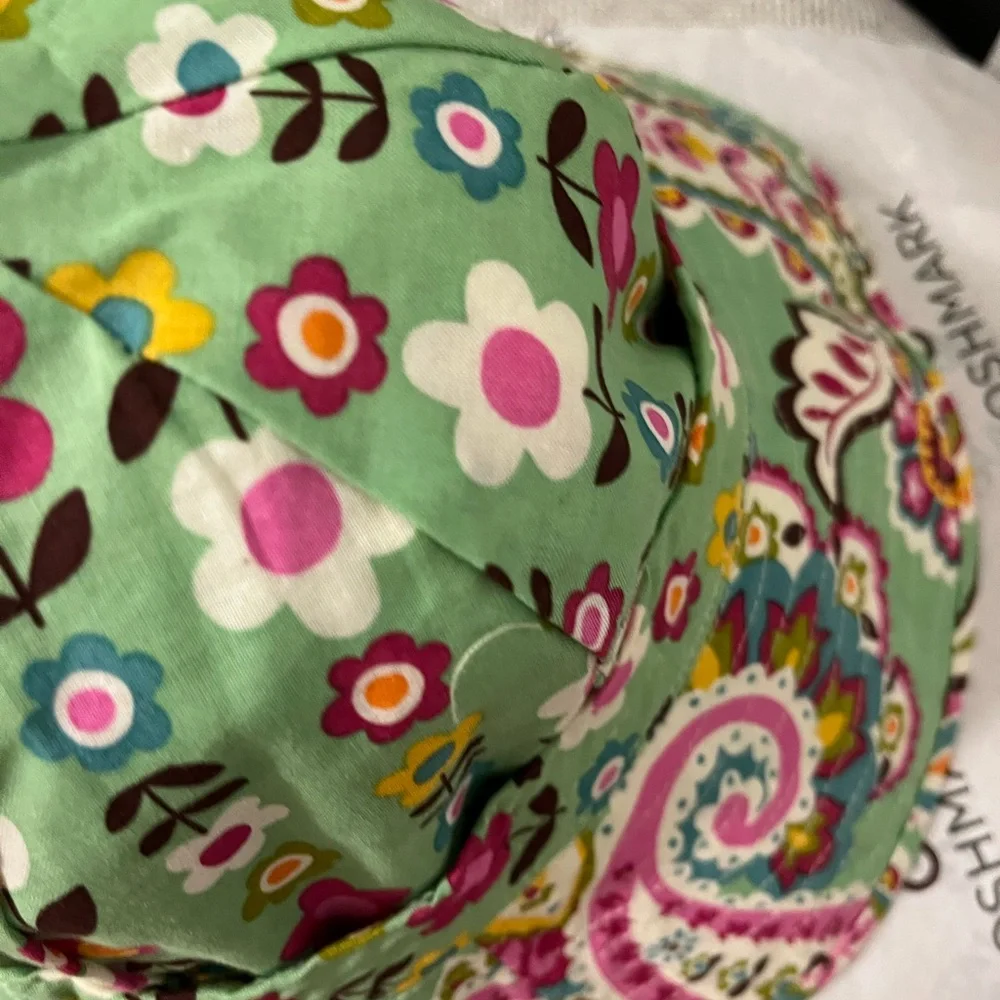 VERA BRADLEY NWOT AUTHENTIC TUTTI FRUTTI GREEN PAISLEY REVERSIBLE BUCKET HAT